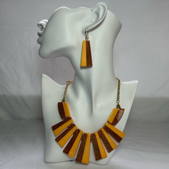 Vintage Wood & Resin Mid Century Modern Necklace and Earrings Jewelry Set - Picture 1 of 6